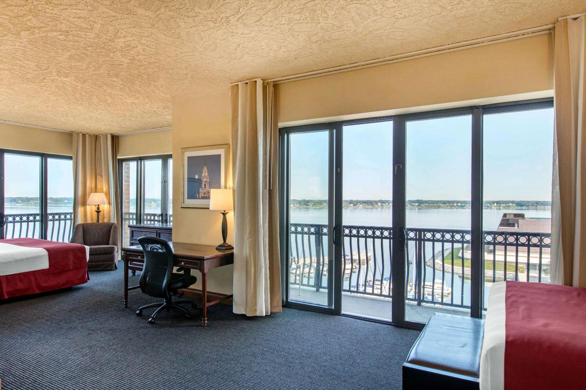 Shoreline Inn & Conference Center, Ascend Hotel Collection Маскигон Экстерьер фото