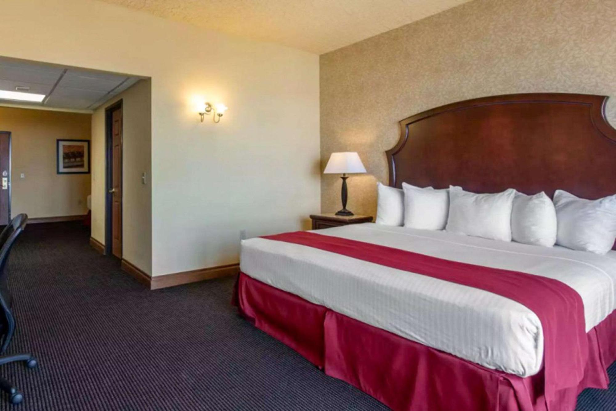 Shoreline Inn & Conference Center, Ascend Hotel Collection Маскигон Экстерьер фото