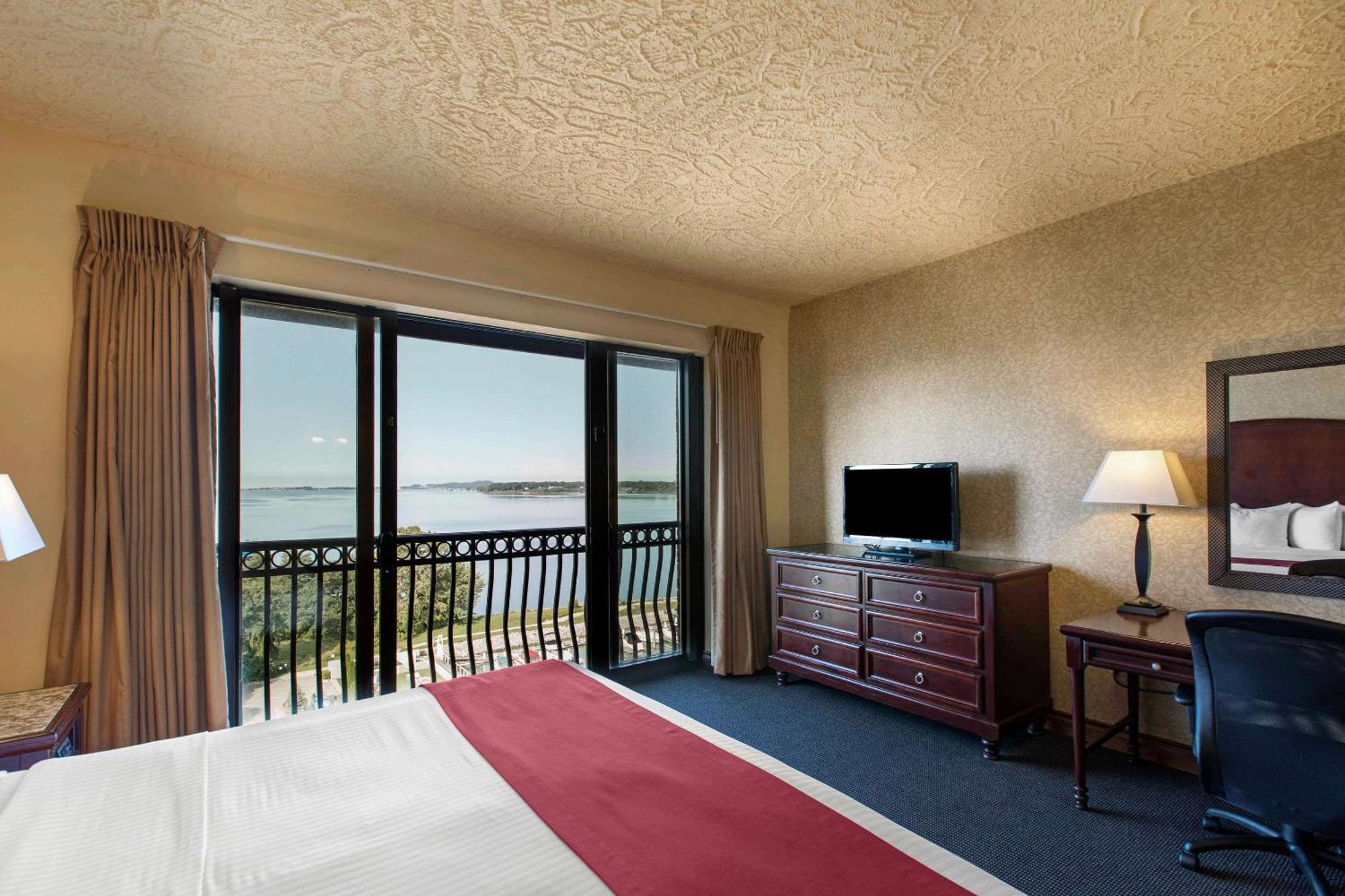Shoreline Inn & Conference Center, Ascend Hotel Collection Маскигон Экстерьер фото