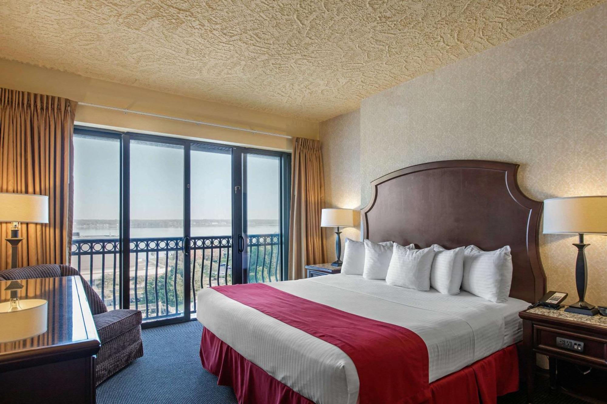 Shoreline Inn & Conference Center, Ascend Hotel Collection Маскигон Экстерьер фото